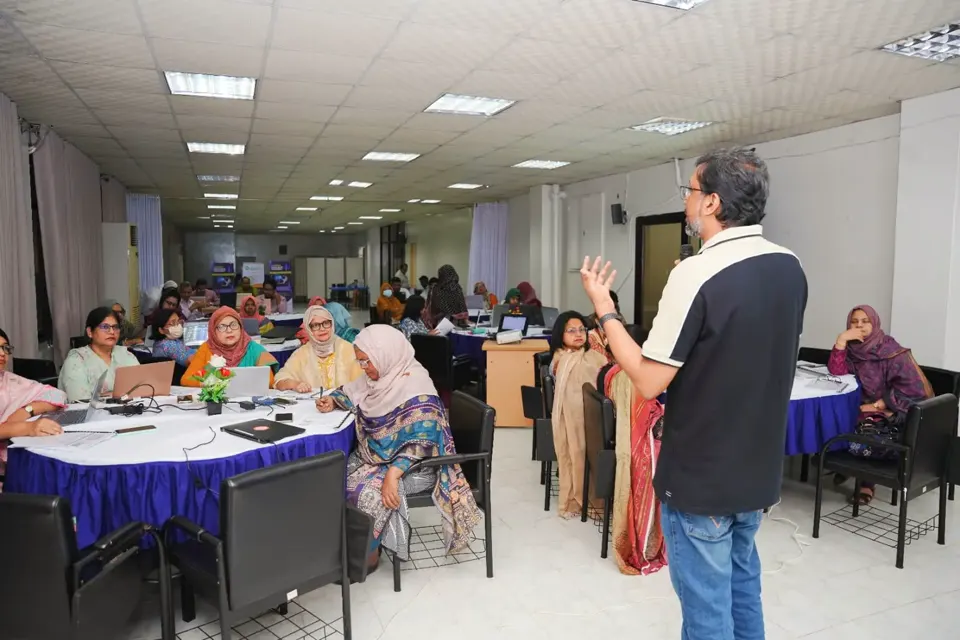 A facilitator leading an AI Forum Bangladesh healthcare training session